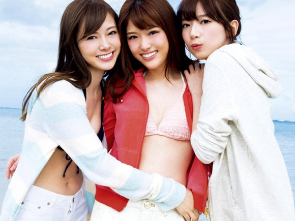御三家も胸元あらわ!乃木坂46のSUMMER TRIP