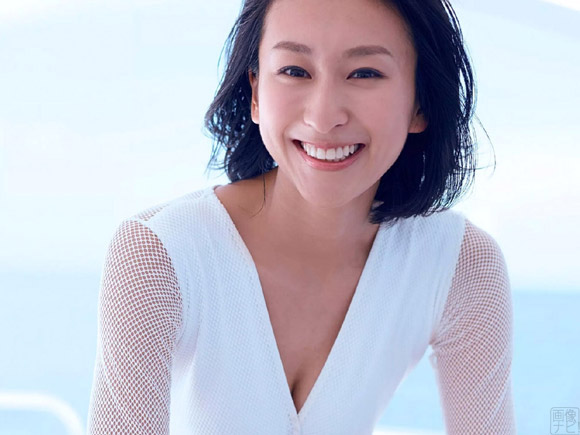 浅田舞(28) 神ボディー再び!2年ぶりのグラビア降臨。