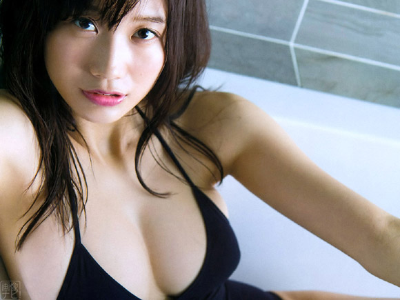小倉優香(18) 最強のグラビア女王へ死角なしのマシュマロGカップ美少女。