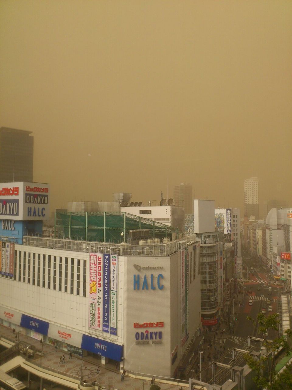 38b1a293 Photos of Tokyos unusual dust storm