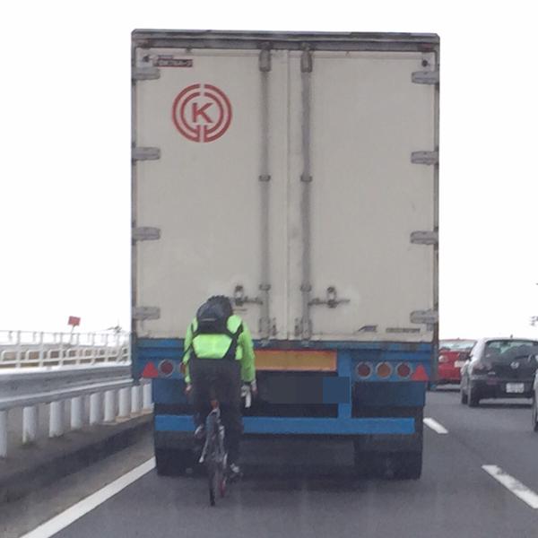 【ネット】左折時に左寄せは義務なのに…「幅寄せしやがって！」ネット上で自転車vsクルマが対立★3 [無断転載禁止]©2ch.net	YouTube動画>3本 ->画像>6枚 